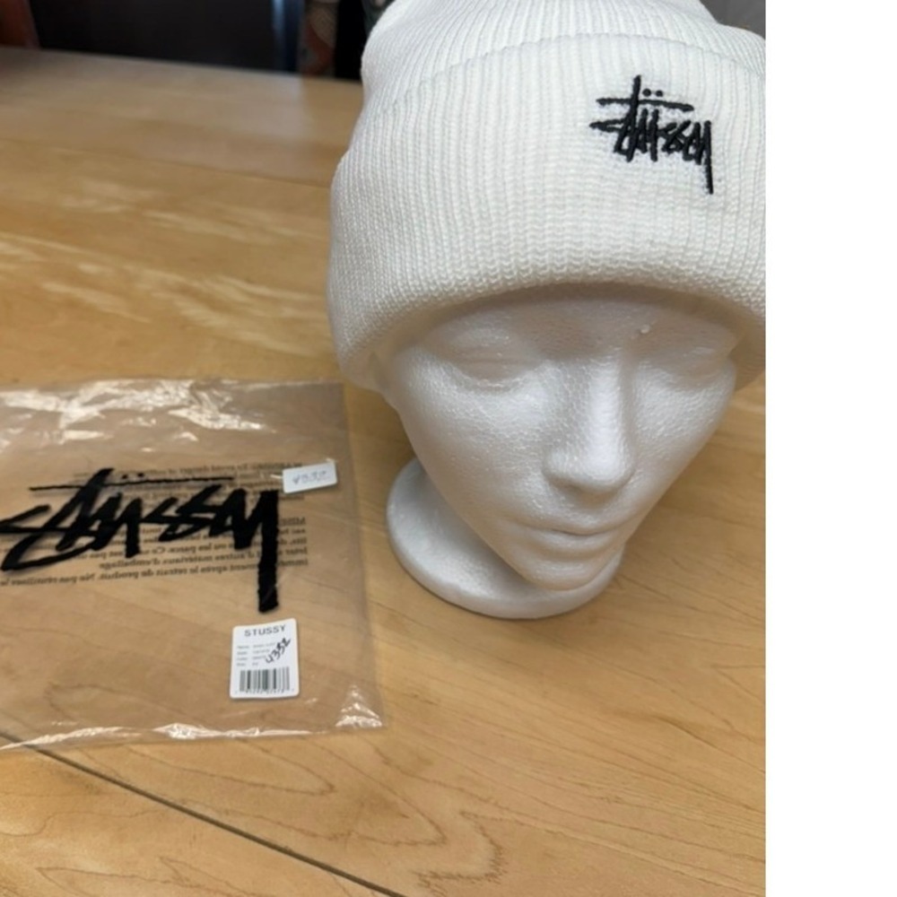 NwT! "Stussy" Basic Cuff Beanie White Black Embroidered Stock Logo Hat 1321019 - Picture 3 of 7